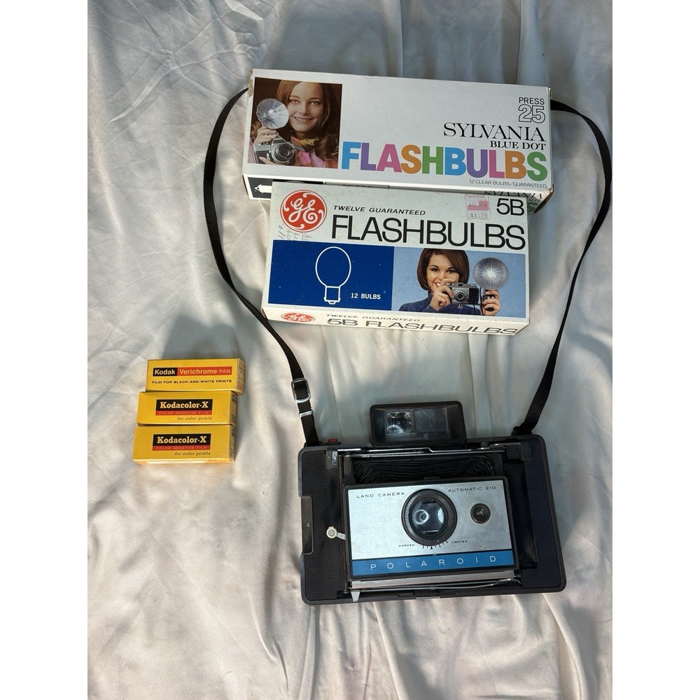 VTG Camera Lot- Polaroid Automatic 210 Land Instant Camera Black Silver w/ Strap